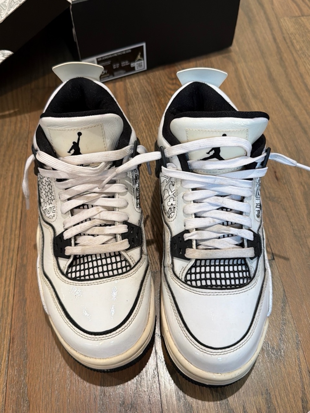 Nike White and Black Graphic Detail Men's Sneakers